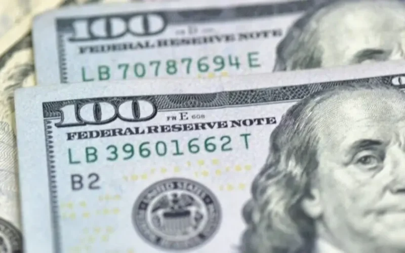 تراجع ملحوظ في سعر الدولار مقابل الجنيه مساء الثلاثاء